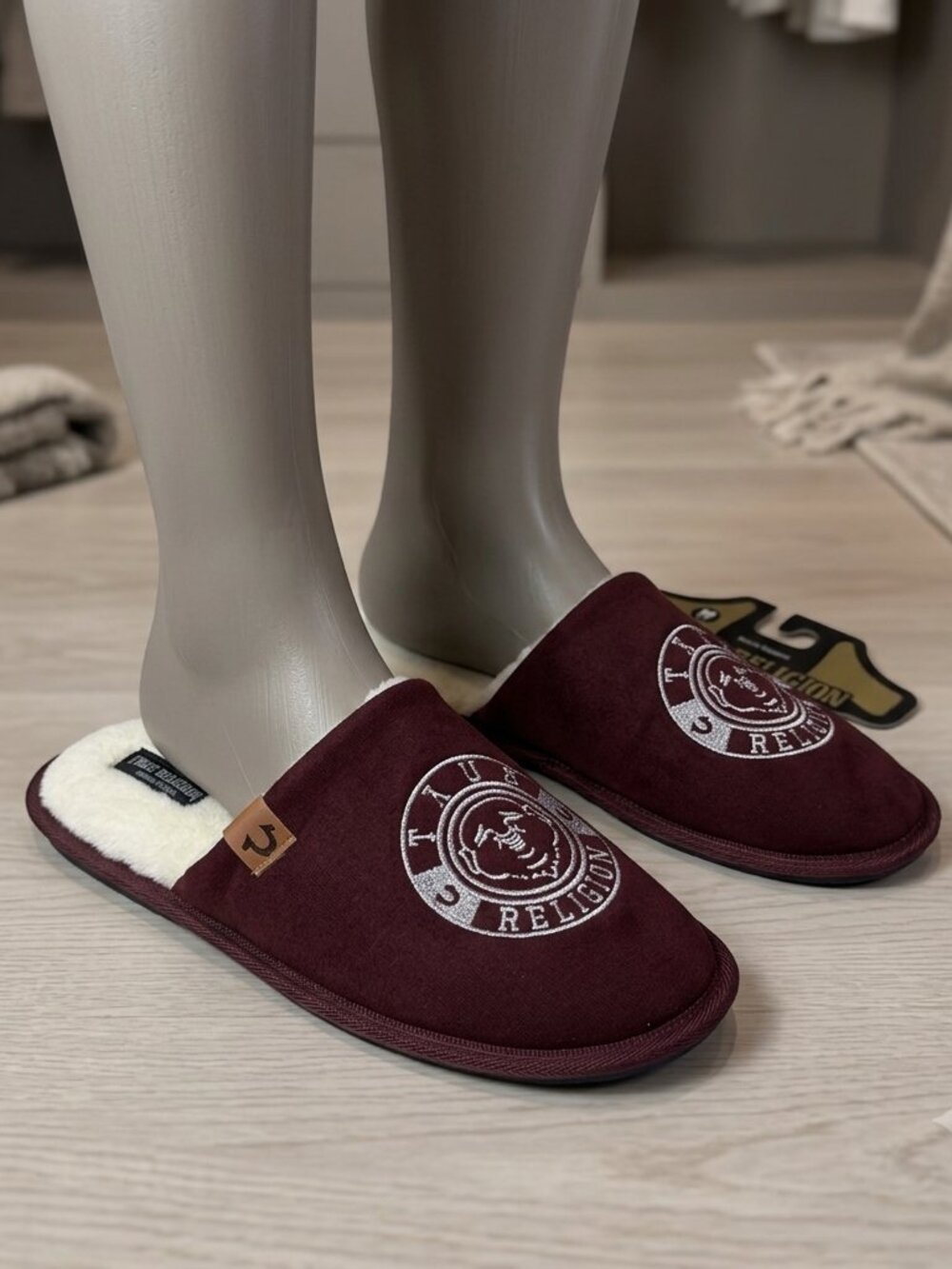 True religon Men's Designer Slippers House Shoes Slides Size 9-10 us